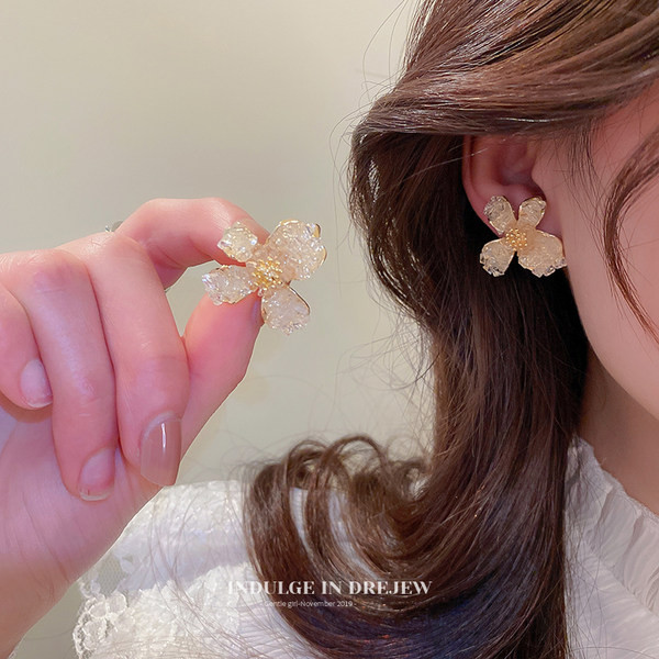 Cercei de dama in forma de floare