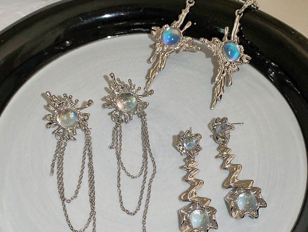 Cercei de dama de culoare argintie