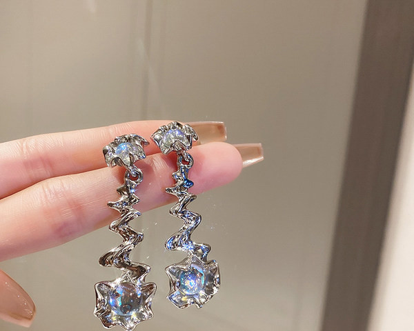 Cercei de dama de culoare argintie