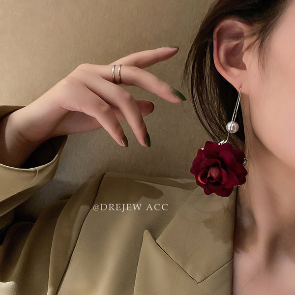 Cercei picătură de damă cu perle și formă de trandafir