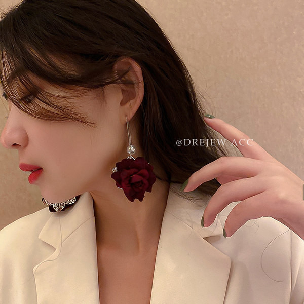 Cercei picătură de damă cu perle și formă de trandafir