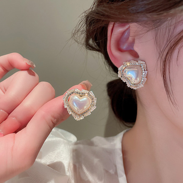 Cercei de dama mici cu perle si pietre