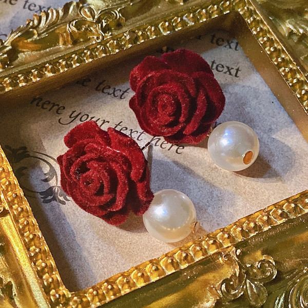 Cercei de dama cu forma de perle si trandafir
