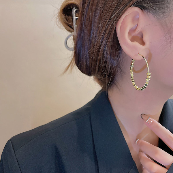 Cercei rotunzi de damă cu cerc clasic