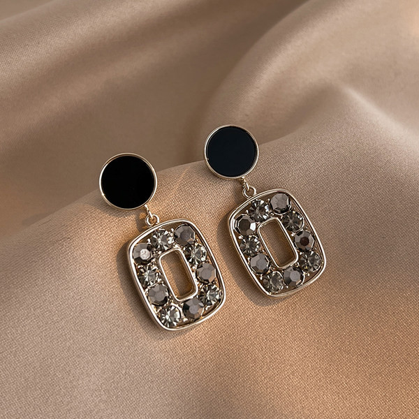 Cercei dama cu pietre decorative model nou