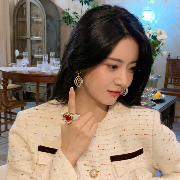 Cercei eleganti de dama cu element 3D