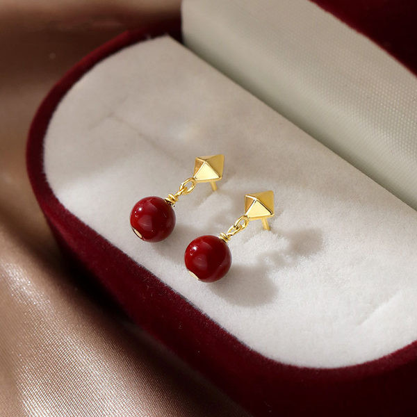 Cercei mici cu șurub