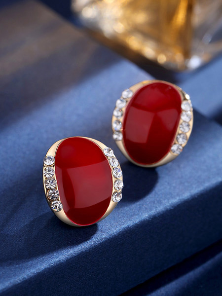 Cercei mici cu pietre și prindere cu șuruburi