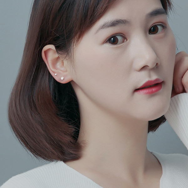 Model nou de cercei de dama in forma rotunda si pietre decorative