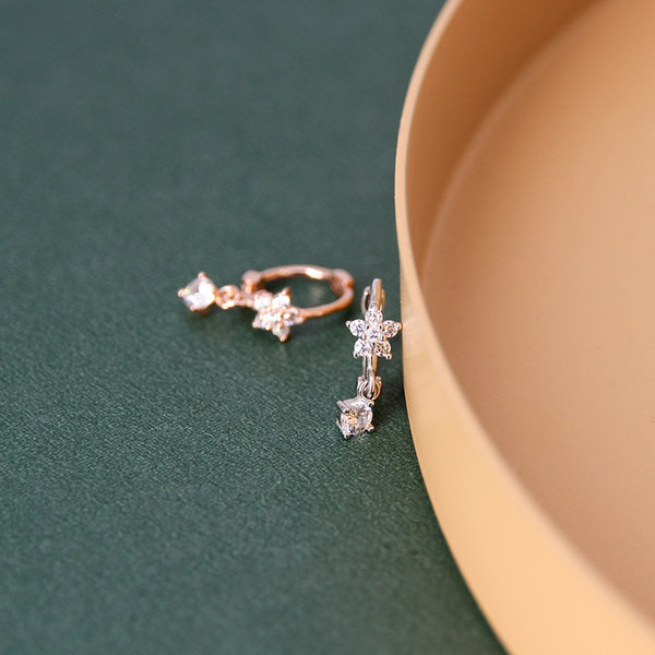 Cercei rotunzi de dama - cu pandantiv metalic