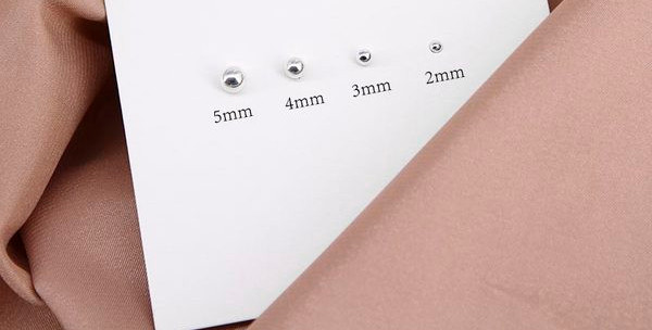 Naiste hõbedased kõrvarõngad