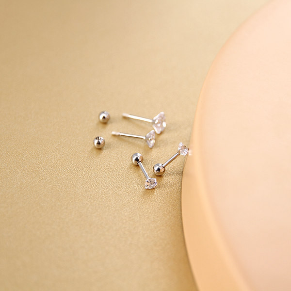 Cercei mici de dama cu catarama rotativa