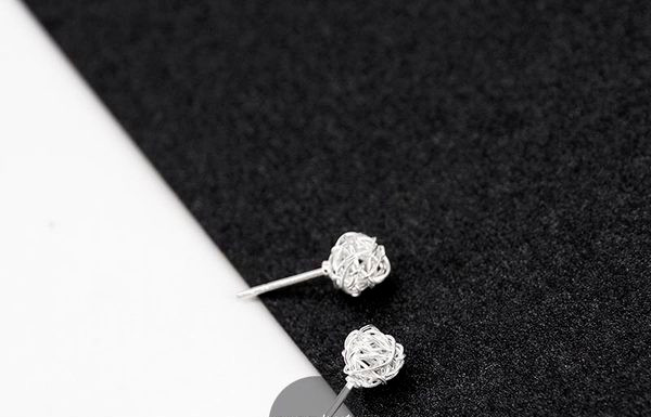 Cercei mici de dama cu inchidere cu surub