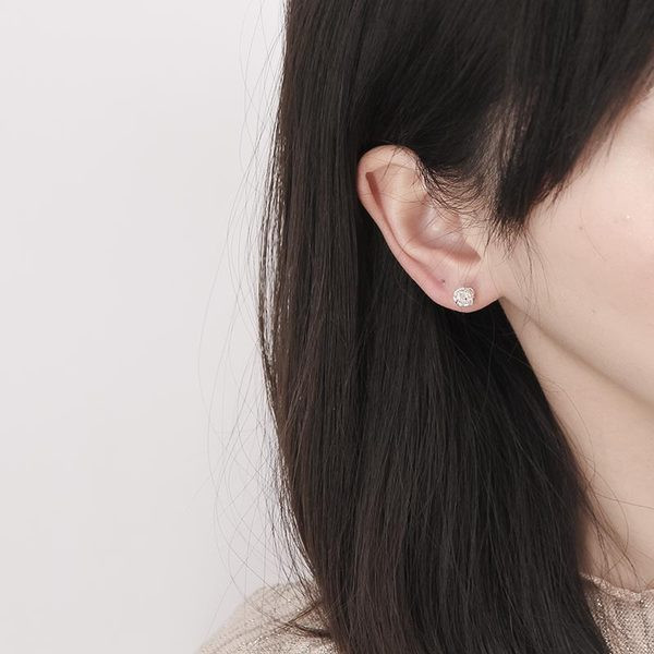 Cercei mici de dama cu inchidere cu surub