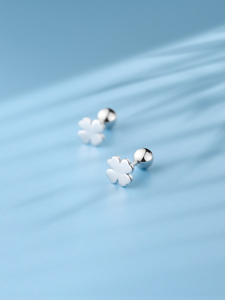 Cercei eleganti de dama in forma de trifoi cu patru foi