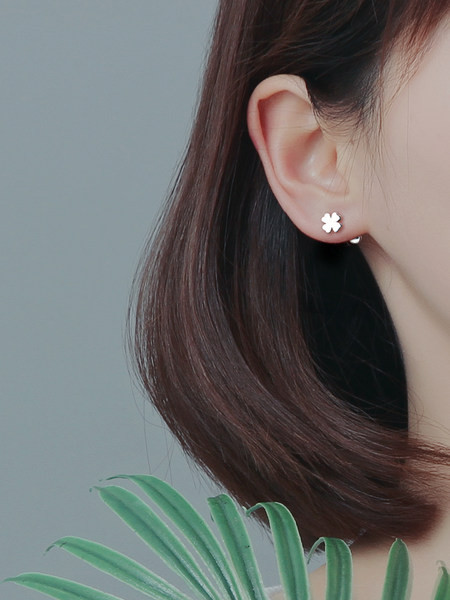 Cercei eleganti de dama in forma de trifoi cu patru foi