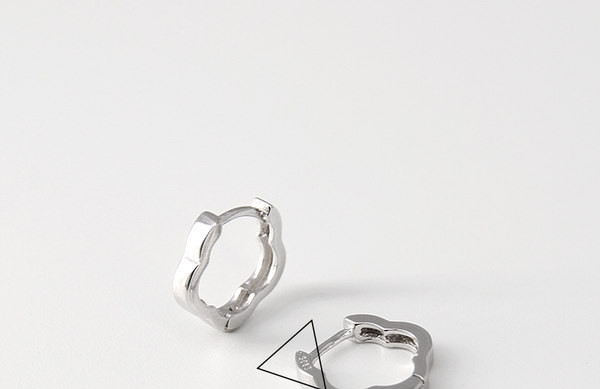 Naiste igapäevased kõrvarõngad - hõbedast värvi