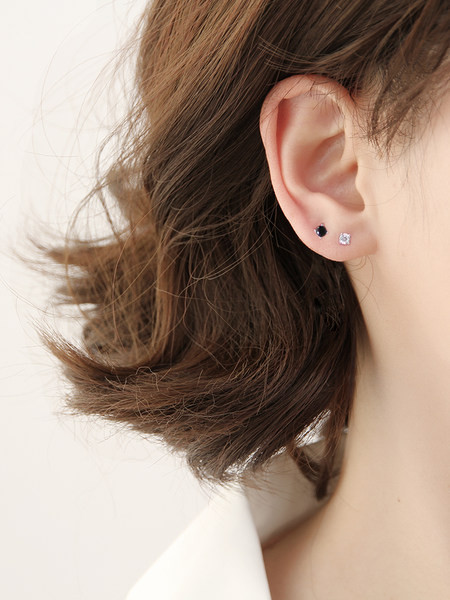 Cercei de dama cu o piatra decorativa in doua culori