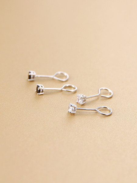 Cercei de dama cu o piatra decorativa in doua culori