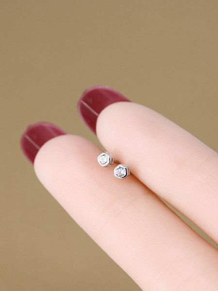 Cercei de dama mici cu piatra - culoare argintie