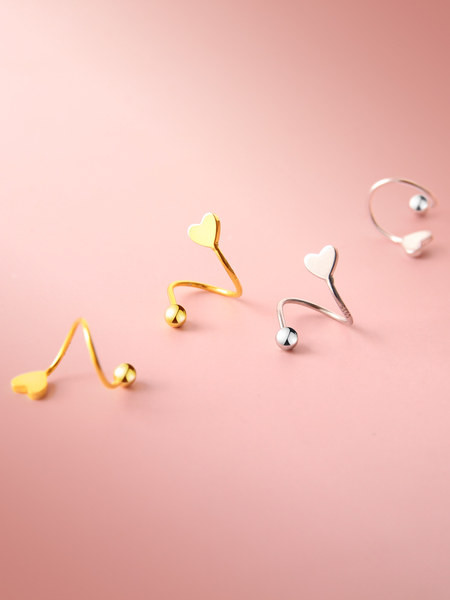 Model nou de cercei de dama in doua culori