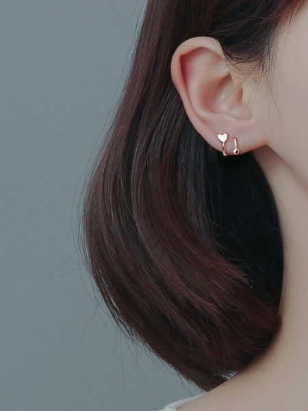 Model nou de cercei de dama in doua culori