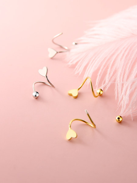 Model nou de cercei de dama in doua culori