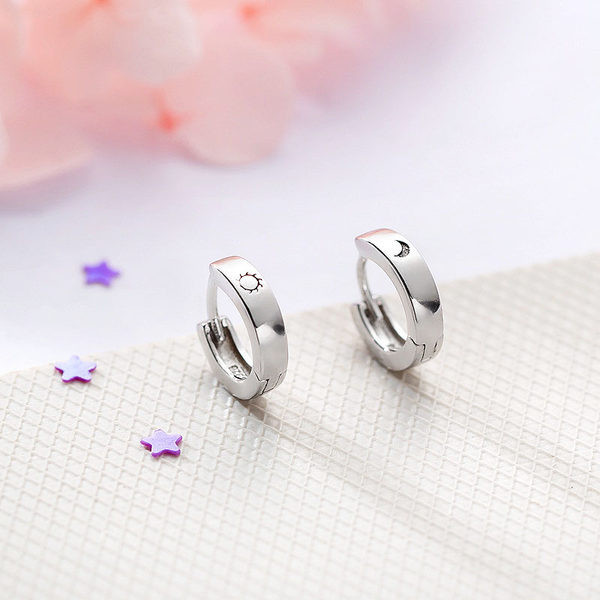 Cercei moderni de damă cu soare și lună gravați