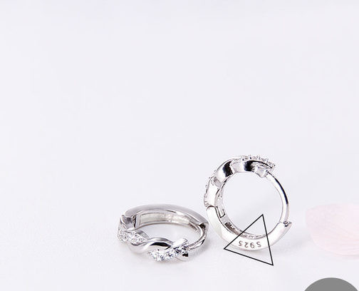 Cercei mici de dama cu pietre si inchizatoare ascunsa