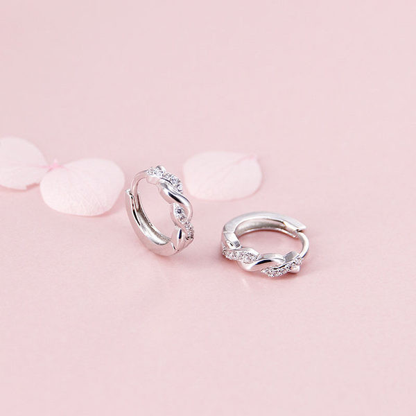 Cercei mici de dama cu pietre si inchizatoare ascunsa