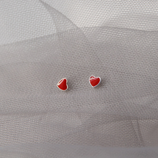 Cercei moderni de dama in forma de inima