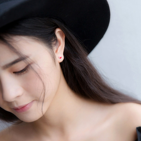 Cercei moderni de dama in forma de inima