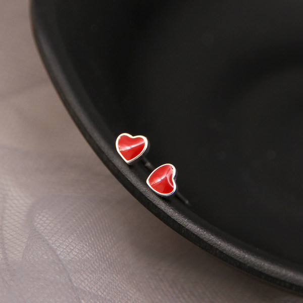 Cercei moderni de dama in forma de inima