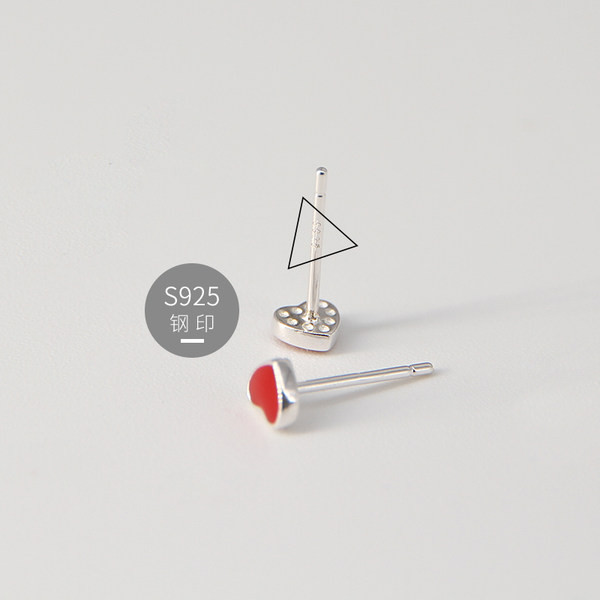 Cercei moderni de dama in forma de inima