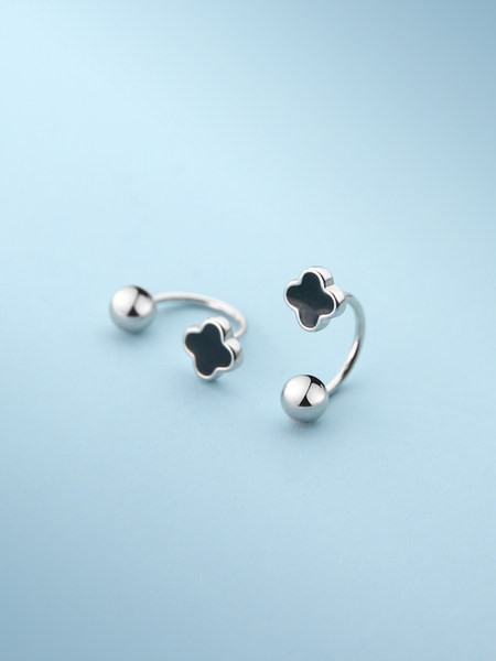 Cercei casual pentru dama in culoare argintie model nou