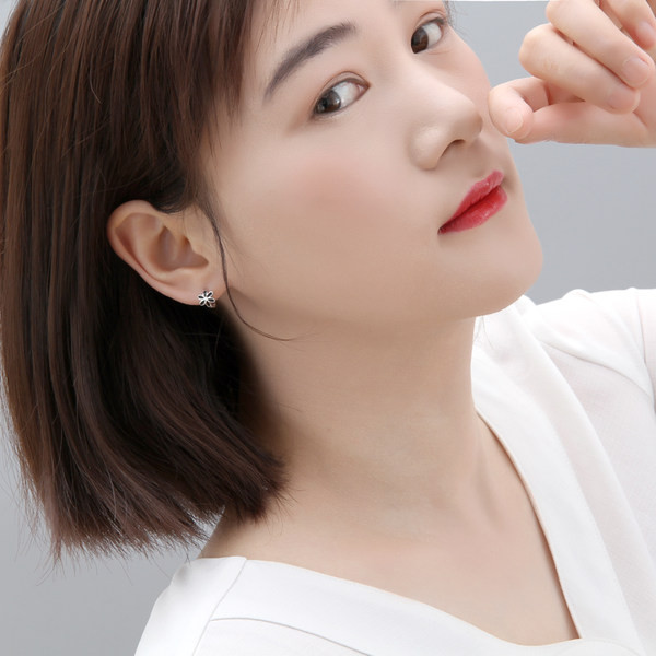 Cercei de dama cu element floral