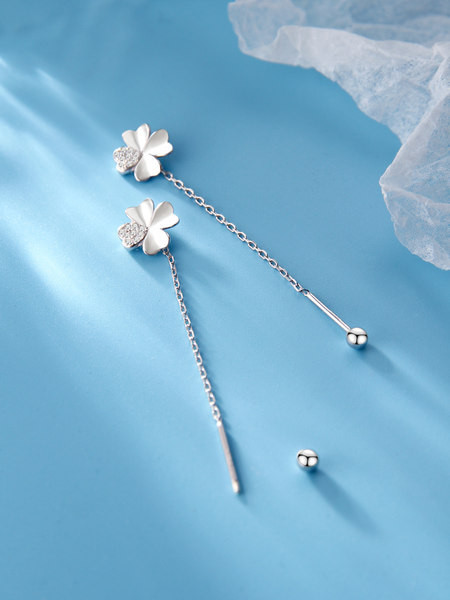 Cercei eleganti din argint cu pandantiv