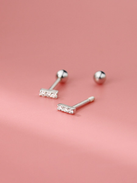 Cercei mici de dama cu surub si pietre