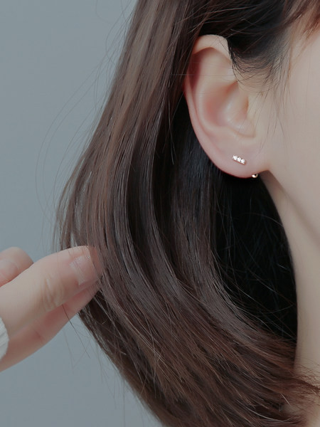 Cercei mici de dama cu surub si pietre