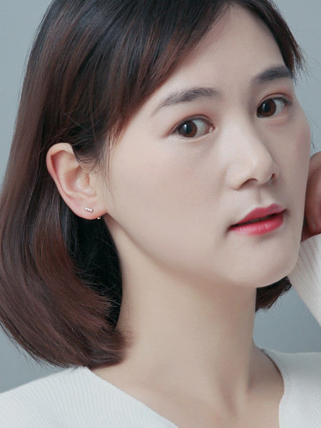 Cercei mici de dama cu surub si pietre