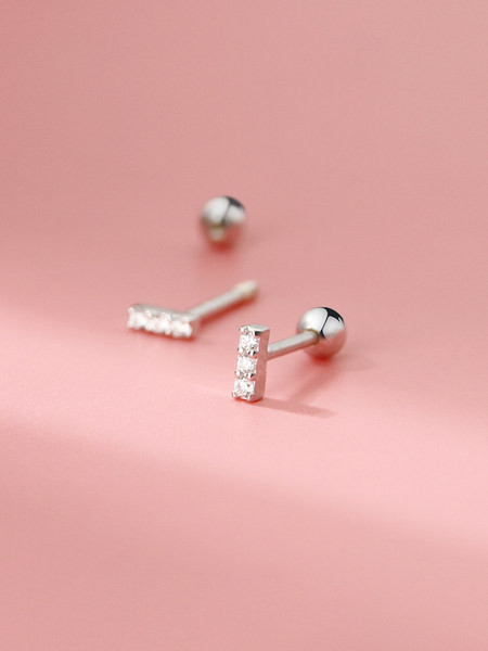 Cercei mici de dama cu surub si pietre