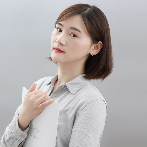 Model curat de cercei dama doua culori