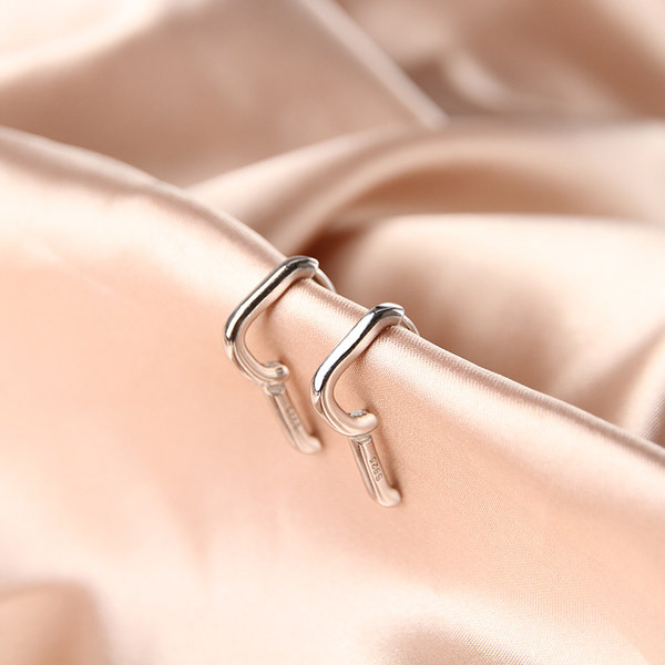 Cercei de damă în formă de U cu închizătoare ascunsă