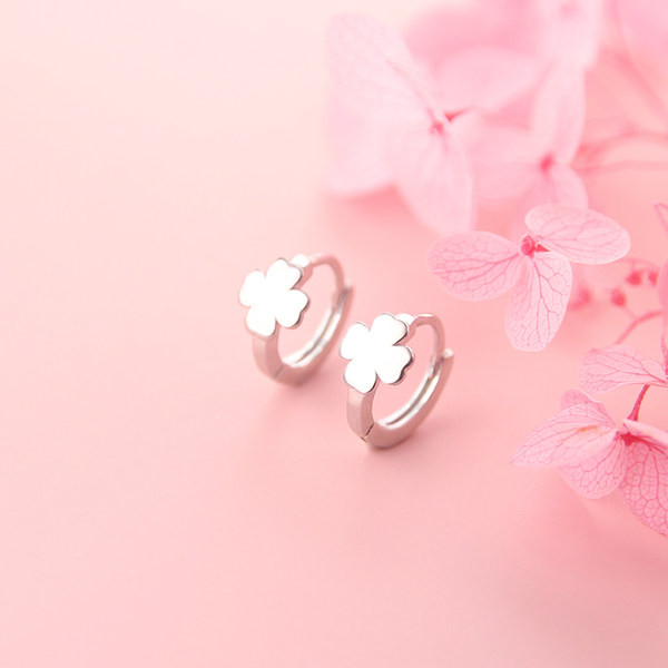 Cercei de damă din argint în formă de trifoi cu patru foi