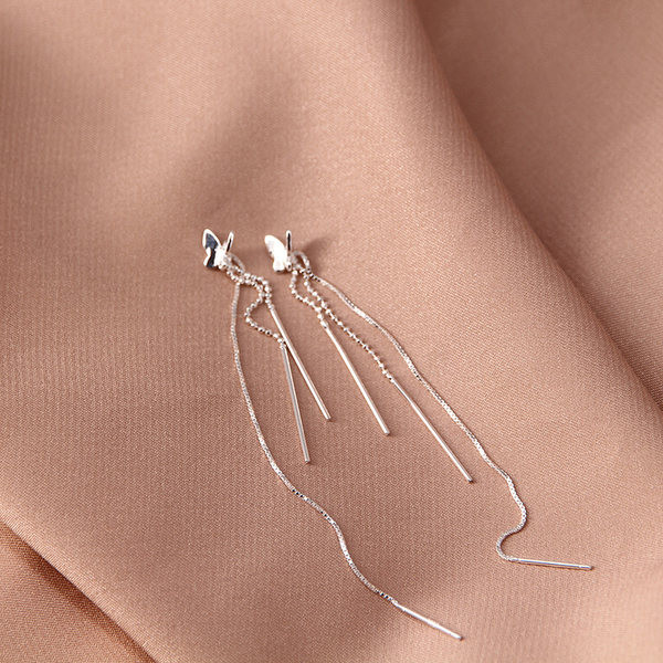 Cercei la modă de culoare argintie pentru femei