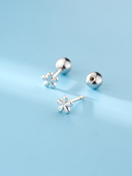 Cercei de dama din argint in forma de flori