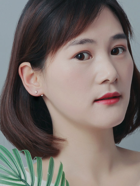 Cercei de dama din argint in forma de flori