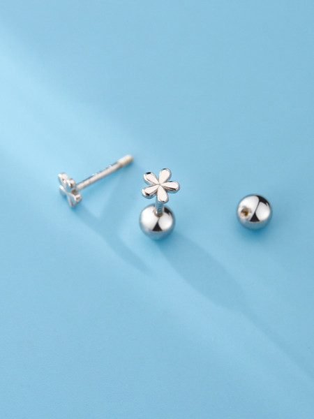 Cercei de dama din argint in forma de flori