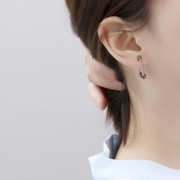 Cercei de damă în formă de agrafă