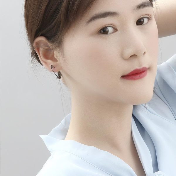 Cercei de damă în formă de agrafă